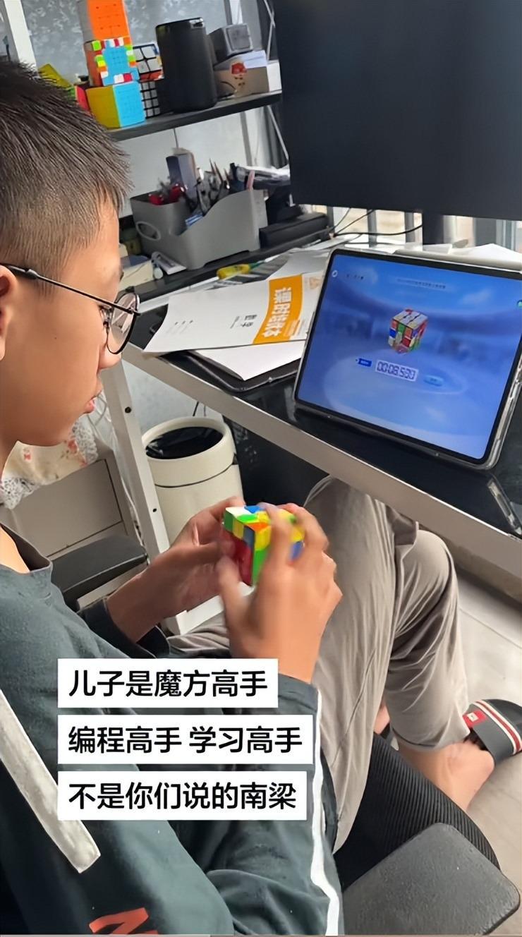开云体育-“正常男生不会这样坐”，家长晒学霸儿子，被调侃：已预定图灵班