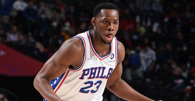 开云体育-Scotto：凯尔特人与中锋查尔斯-巴锡签下10天短合同