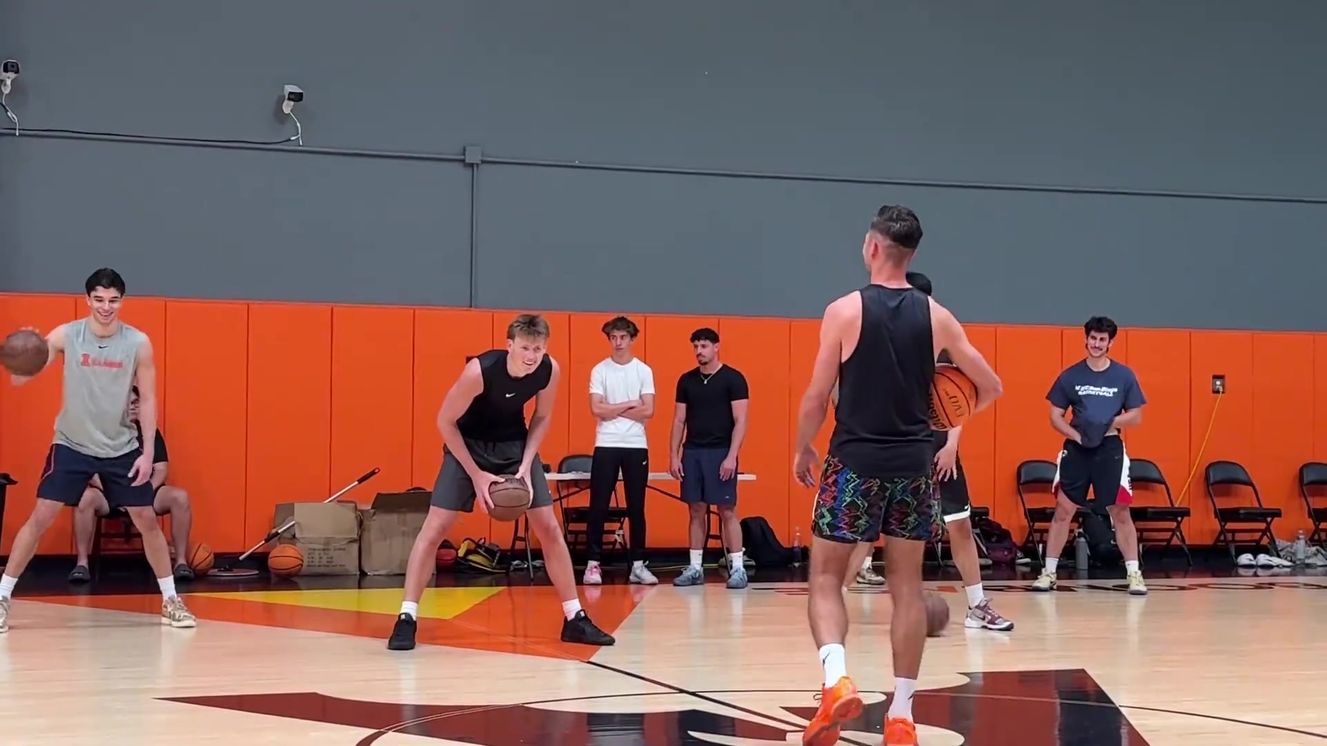 开云体育-张博源与知名训练师Jordan Lawley一起训练!伊利诺伊小佩贾也在
